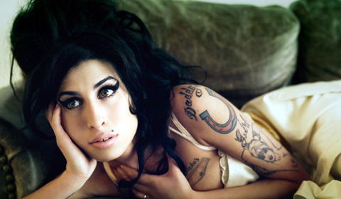 http://www.apelzin.ru/wp-content/uploads/2010/04/Amy-Winehouse.jpg