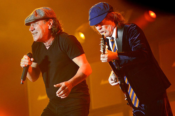 AC/DC выложит свою музыку на стриминговые сервисы